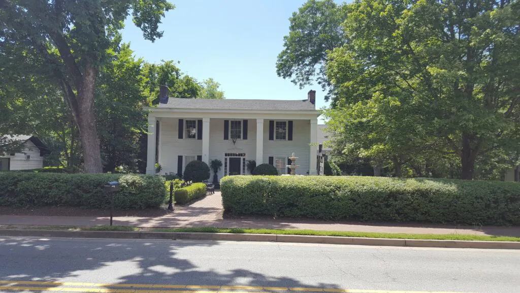 White house with bushes